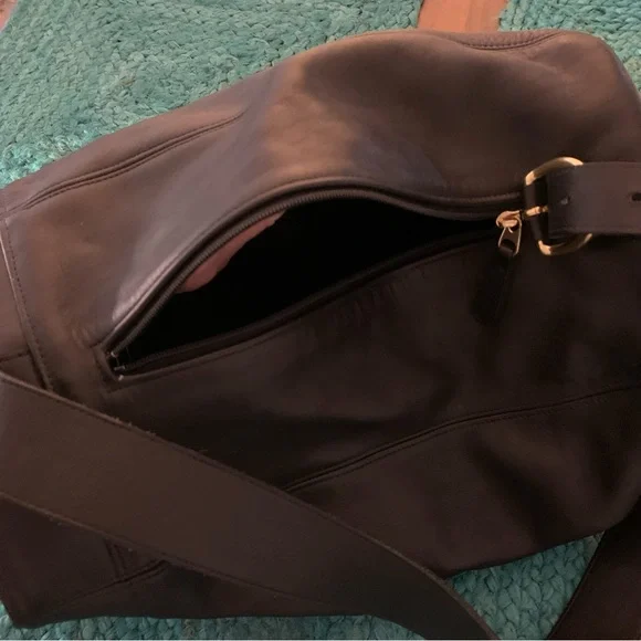 Coach black bag one shoulder strap w/option of zipper or reach in. - Picture 5 of 6